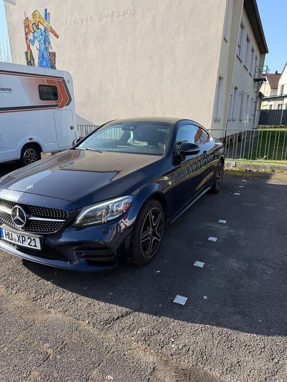 Gebraucht Mercedes C300 258 PS (189 kW) 2018 Blau Coupé