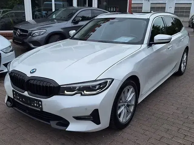 Gebraucht BMW 330 Sport Line 258 PS (189 kW) 2020 Mineralweiss Kombi