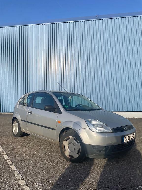 Gebraucht Ford Fiesta 69 PS (50 kW) 2004 Silber Kleinwagen