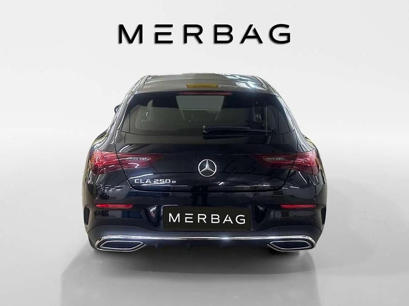 Gebraucht Mercedes CLA250e Shooting Brake Premium 163 PS (119 kW) 2024 Metalliclack kosmosschwarz Kombi