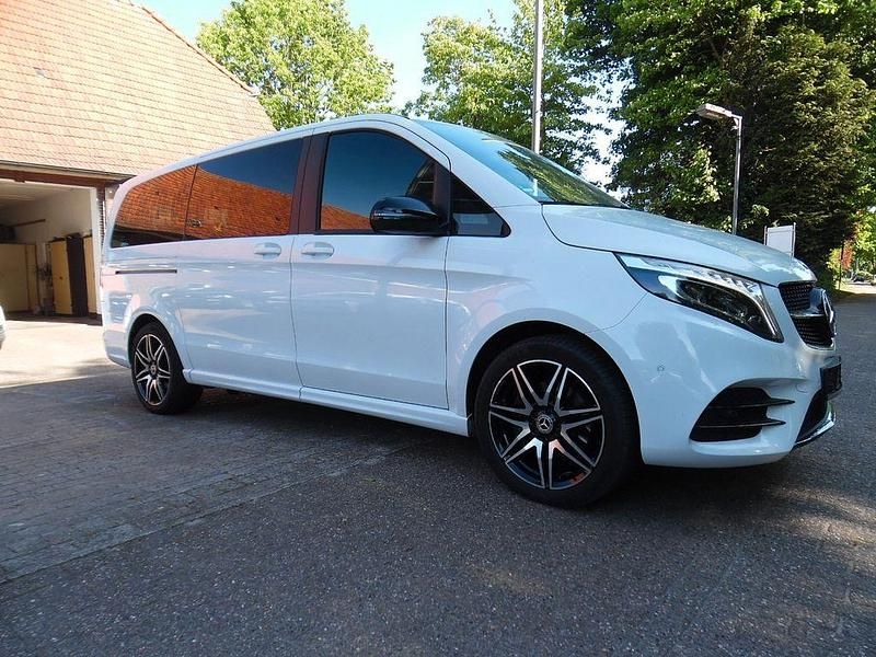 Bergkristallweiß metallic Gebraucht 2021 Mercedes V250 AMG line Van / Kleinbus | 45.490 € (Fairer Preis) - Bild 1/4