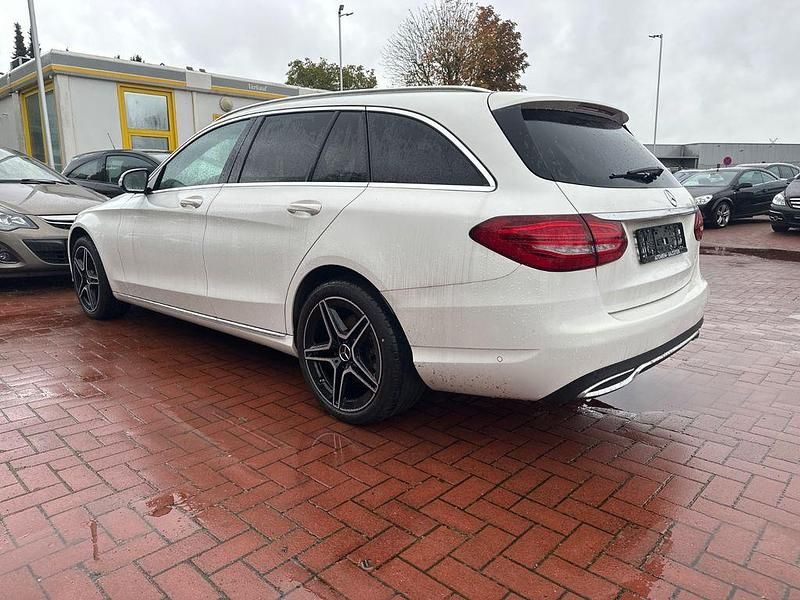 Weiß Gebraucht 2015 Mercedes C250 Avantgarde Limousine | 12.200 € (Fairer Preis) - Bild 1/4