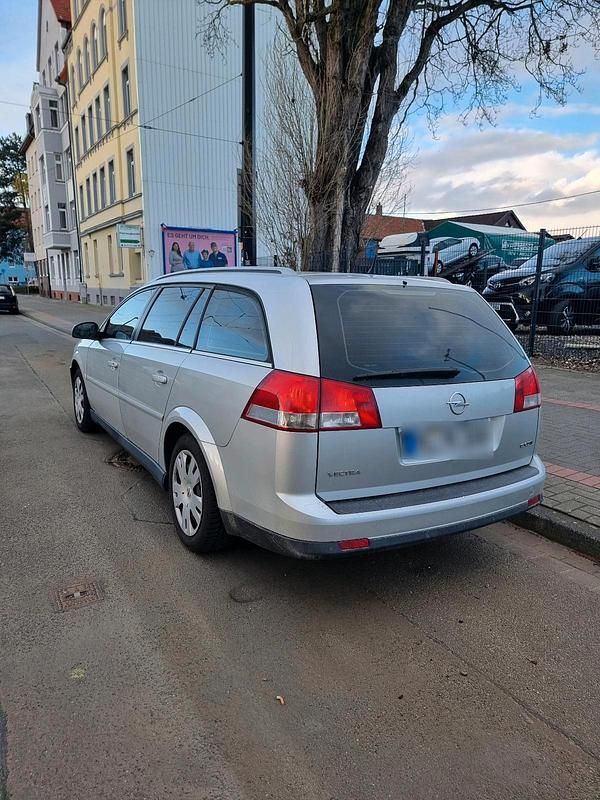 Gebraucht Opel Vectra 150 PS (110 kW) 2008 Silber Kombi