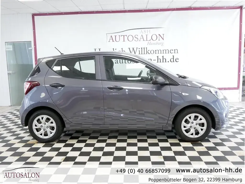 Gebraucht Hyundai i10 Classic 67 PS (49 kW) 2017 Star dust / met Kleinwagen