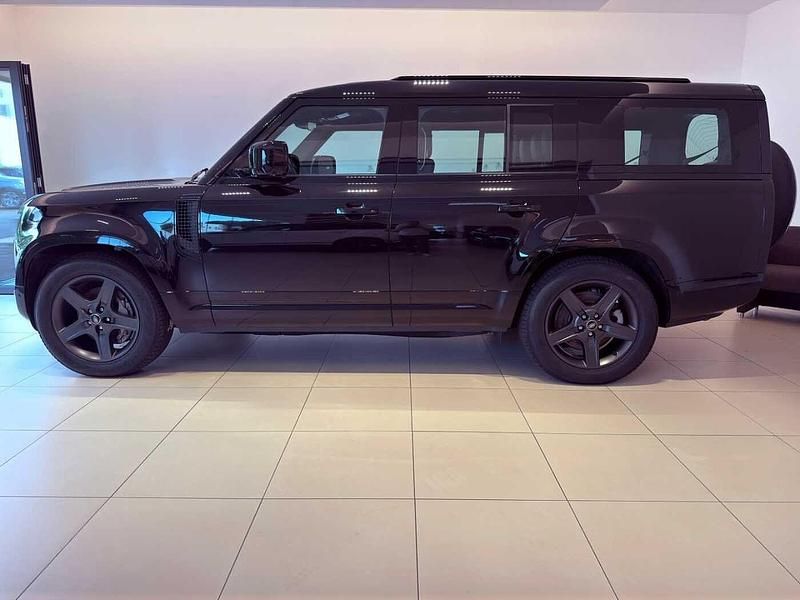 Gebraucht Land Rover Defender SE Dynamic 304 PS (223 kW) 2024 Santorini black SUV