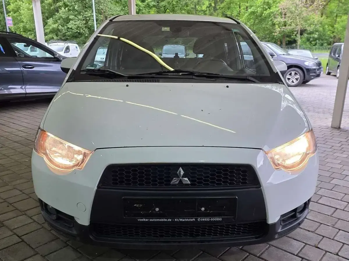 Gebraucht Mitsubishi Colt Inform 95 PS (69 kW) 2009 Silber Kleinwagen