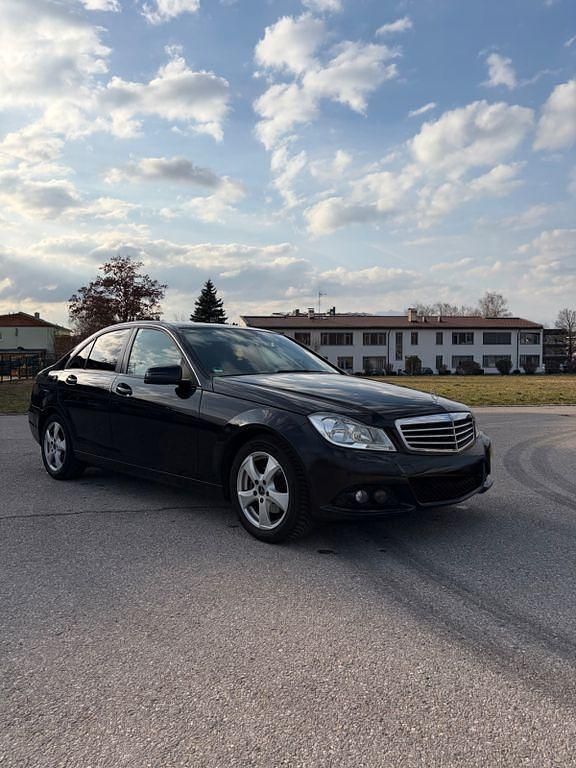 Second-hand Mercedes C180 156 CP (114 kW) 2012 Negru Berlinǎ