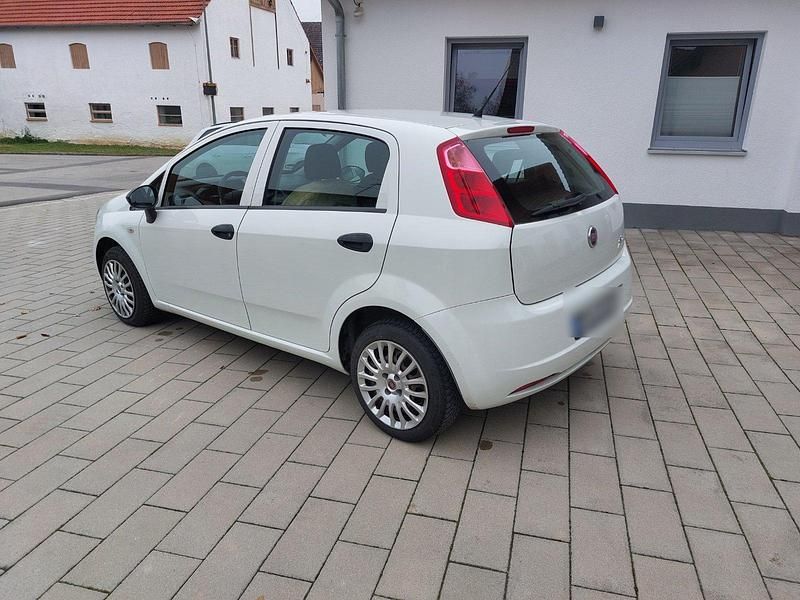 Gebraucht Fiat Punto 75 PS (55 kW) 2013 Weiß Kleinwagen
