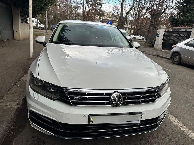 Weiß Gebraucht 2018 VW Passat Highline Limousine | 15.500 € (Fairer Preis) - Bild 1/4
