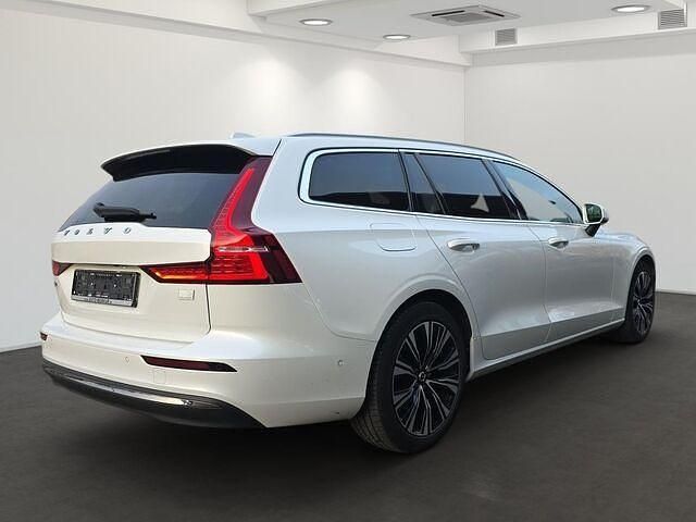 Gebraucht Volvo V60 Plus 398 PS (292 kW) 2022 Purple (crystal white pearleffect) Kombi