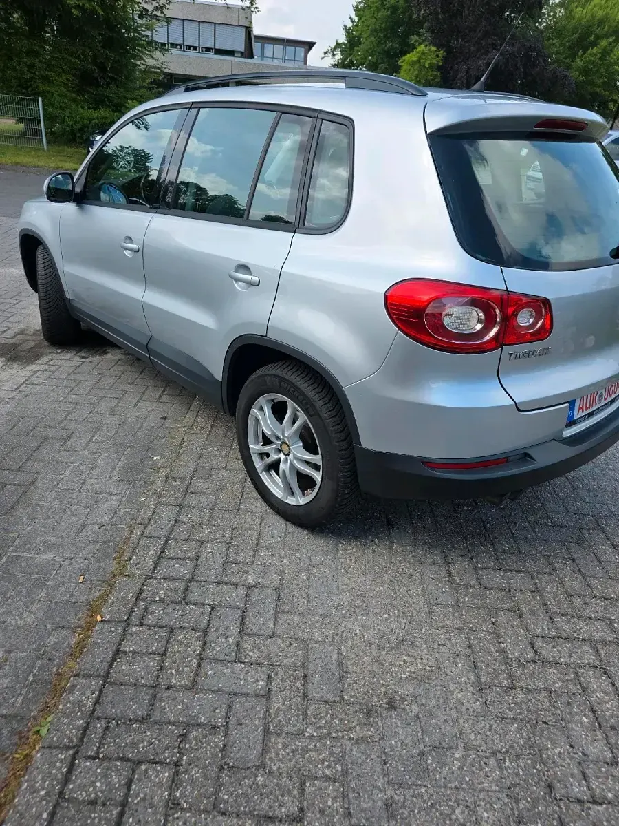 Gebraucht VW Tiguan 140 PS (102 kW) 2009 Silber SUV