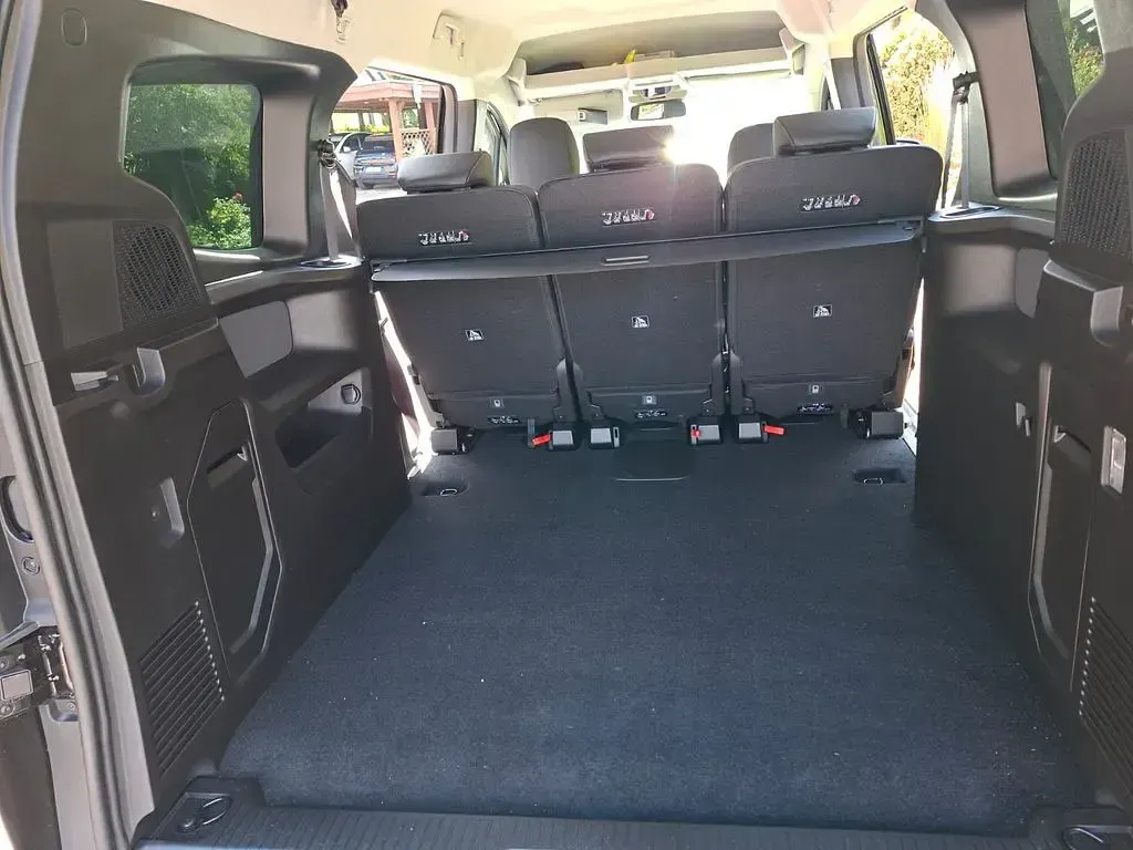 Gebraucht Mercedes T180 Progressive 131 PS (96 kW) 2026 Schwarz Van / Kleinbus