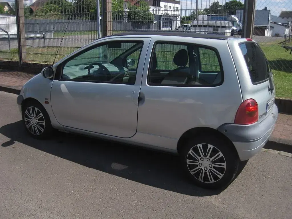 Używany Renault Twingo 75 KM (55 kW) 2001 Srebrny Hatchback