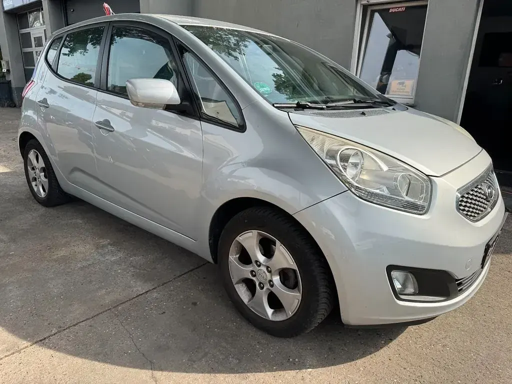 Gebraucht Kia Venga Spirit 125 PS (91 kW) 2011 Silber Kleinwagen