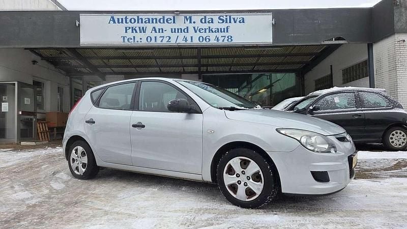 Continental silver Gebraucht 2009 Hyundai i30 Edition+ Limousine | 999 € (Superpreis) - Bild 1/4