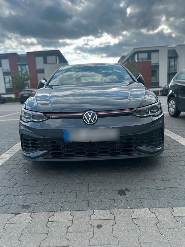 Grau Gebraucht 2023 VW Golf VIII GTI Clubsport Limousine | 31.990 € (Guter Preis) - Bild 1/4