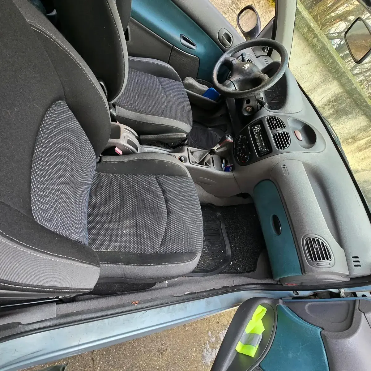 Gebraucht Peugeot 206 2012 Silber Kleinwagen