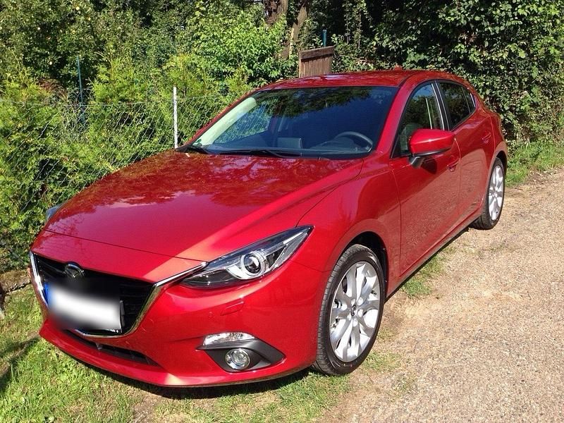 Rot Gebraucht 2014 Mazda 3 Sports-Line Limousine | 11.999 € (Etwas zu teuer) - Bild 1/4