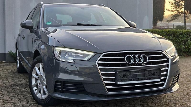 Grau Gebraucht 2019 Audi A3 Sport Limousine | 14.800 € (Guter Preis) - Bild 1/4