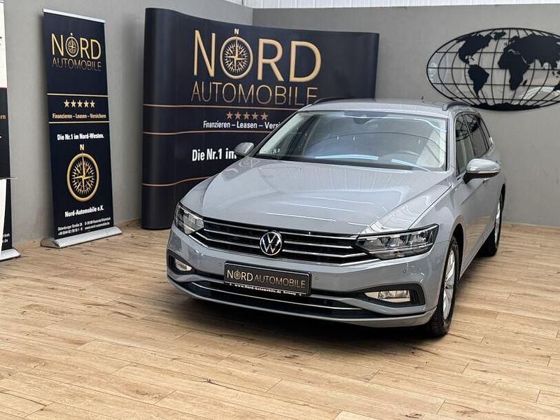 Grau Gebraucht 2022 VW Passat | 22.900 € (Guter Preis) - Bild 1/3