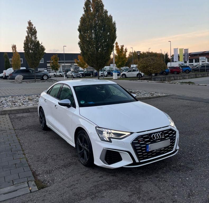 Weiß Gebraucht 2021 Audi S3 Sport Limousine | 33.800 € (Fairer Preis) - Bild 1/4
