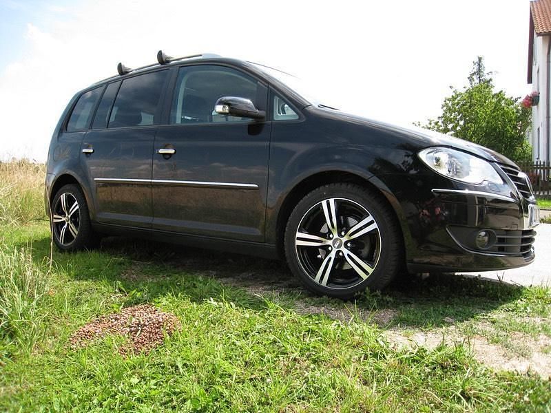 Schwarz Gebraucht 2008 VW Touran Highline Van / Kleinbus | 2.000 € (Superpreis) - Bild 1/4