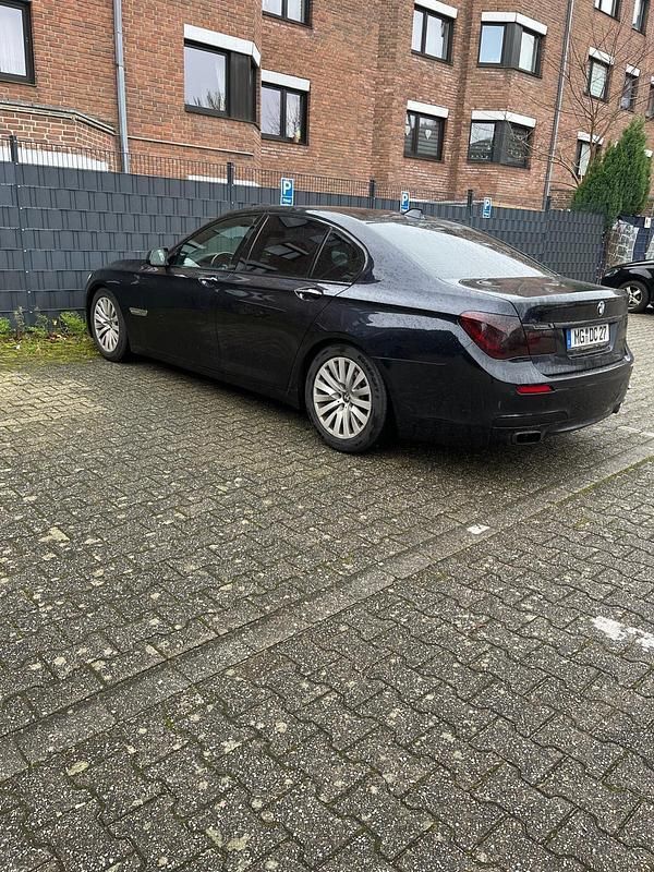 Schwarz Gebraucht 2010 BMW 730 M Sport Limousine | 16.999 € (Etwas zu teuer) - Bild 1/4