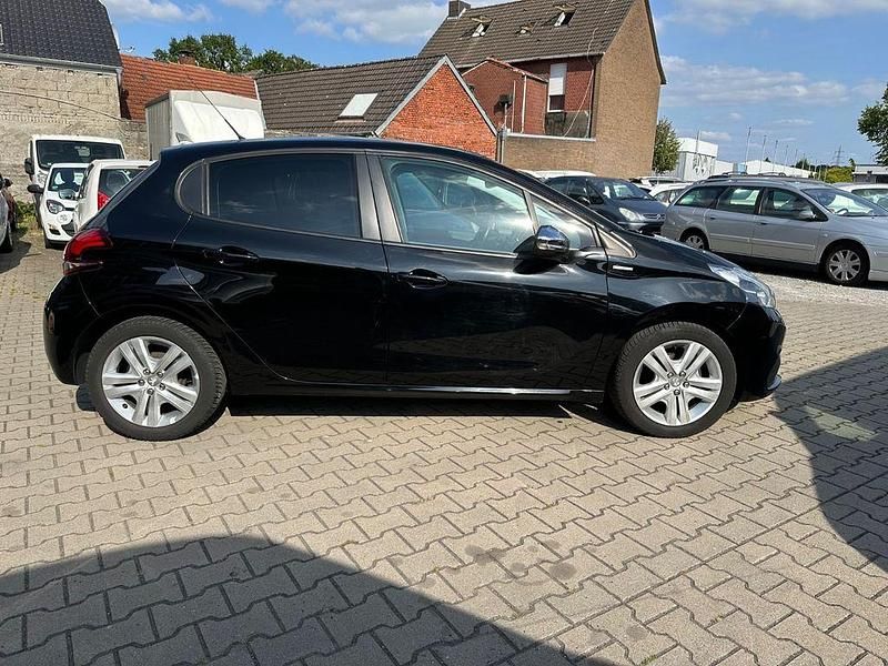 Schwarz Gebraucht 2018 Peugeot 208 Style Kleinwagen | 7.450 € (Fairer Preis) - Bild 1/4