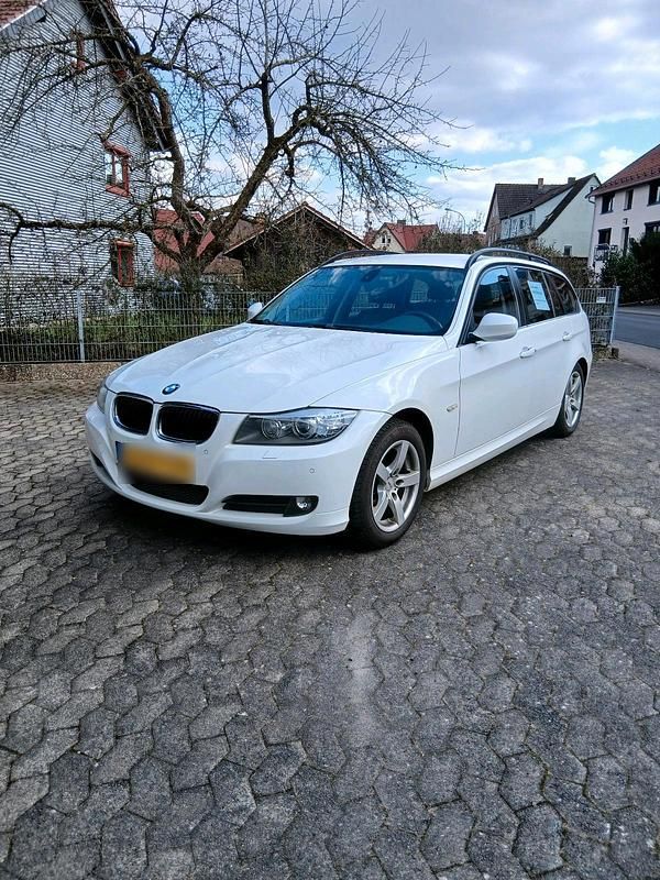 Gebraucht BMW 320 177 PS (130 kW) 2009 Weiß Kombi