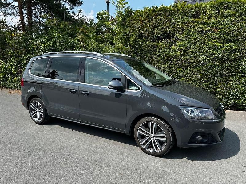 Grau Gebraucht 2018 Seat Alhambra FR-Line Van / Kleinbus | 25.480 € (Fairer Preis) - Bild 1/4