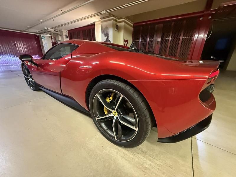 Gebraucht Ferrari 296 829 PS (609 kW) 2025 Rot Cabrio