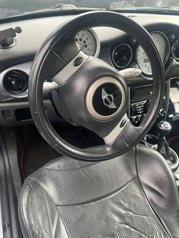Używany Mini Cooper 116 KM (85 kW) 2003 Czarny Hatchback