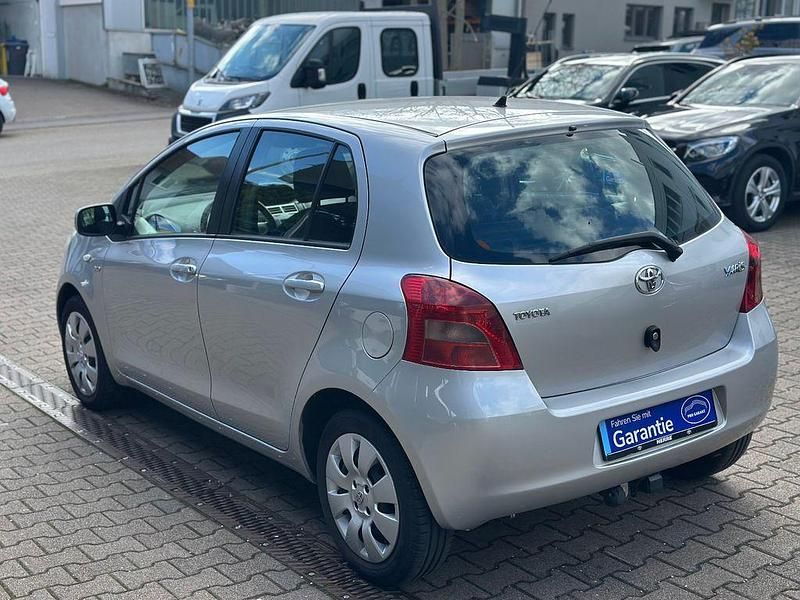 Gebraucht Toyota Yaris Sol 90 PS (66 kW) 2007 Silber Kleinwagen