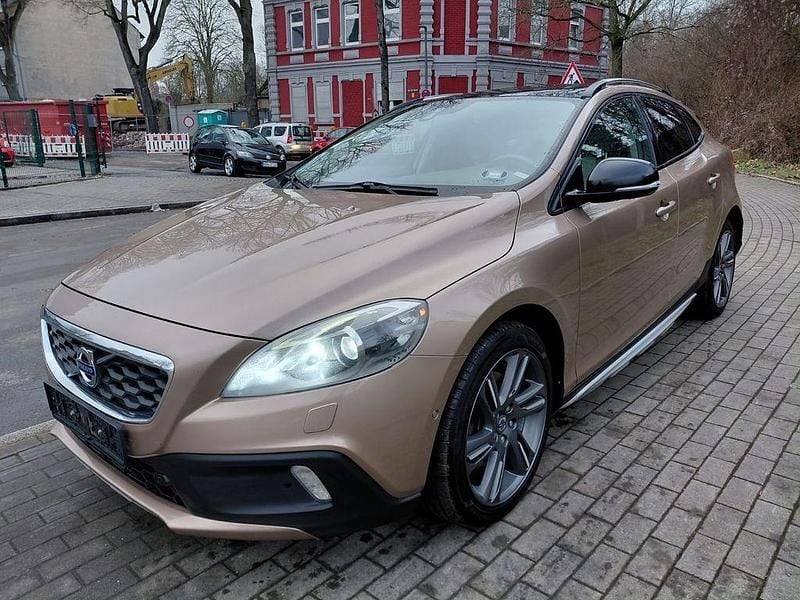 Gebraucht 2013 Volvo V40 CC Summum Kombi | 9.499 € (Guter Preis) - Bild 1/4