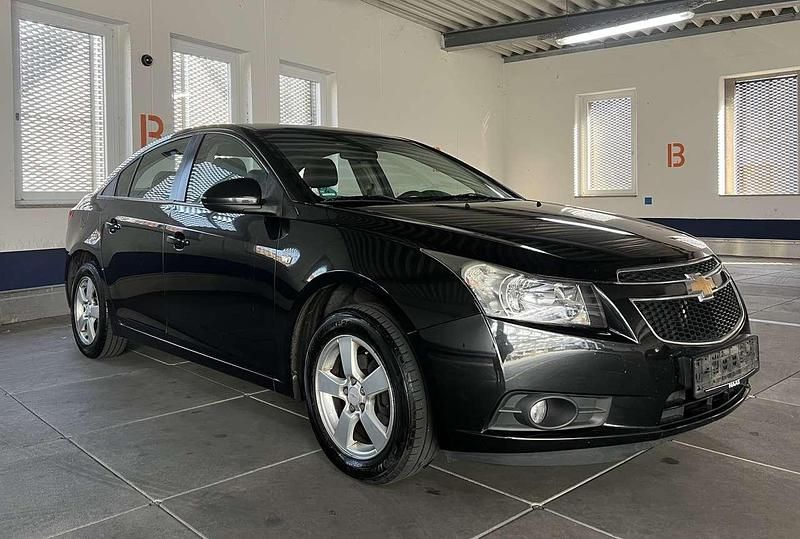 Schwarz Gebraucht 2010 Chevrolet Cruze LT Limousine | 2.999 € (Fairer Preis) - Bild 1/4