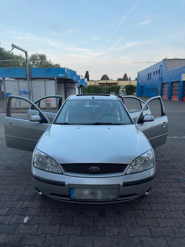 Silber Gebraucht 2002 Ford Mondeo Limousine | 3.200 € (Teuer) - Bild 1/4