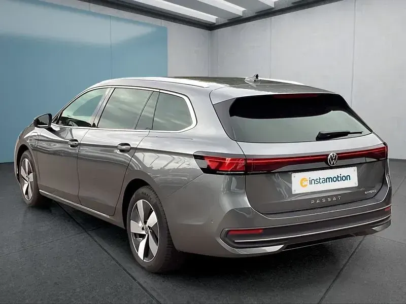 Gebraucht VW Passat 204 PS (150 kW) 2025 Grau Kombi
