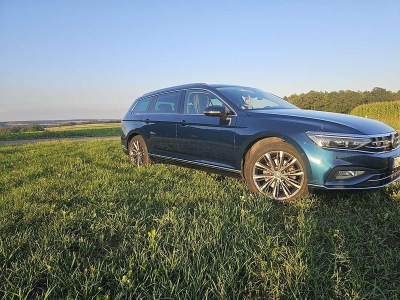 Gebraucht 2019 VW Passat Highline Limousine | 16.499 € (Fairer Preis) - Bild 1/4