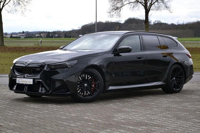 Używany BMW M5 Performance 585 KM (430 kW) 2025 Czarny Kombi