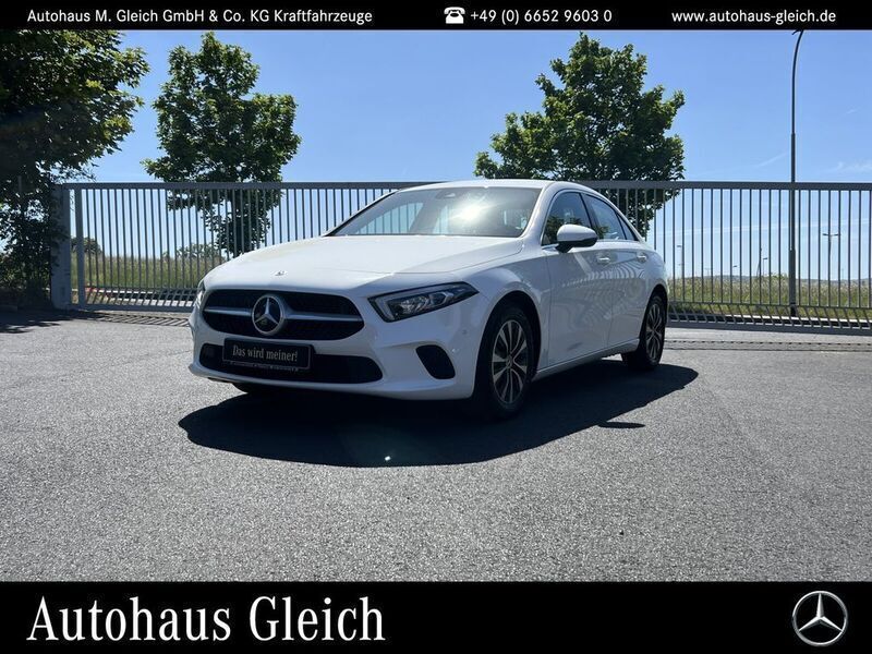Weiß Gebraucht 2020 Mercedes A200 Progressive Limousine | 27.500 € (Teuer) - Bild 1/4