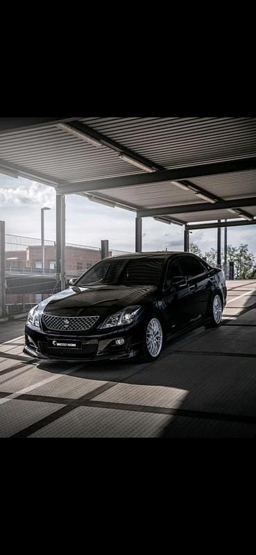Schwarz Gebraucht 2009 Toyota Crown Limousine | 26.000 € - Bild 1/4
