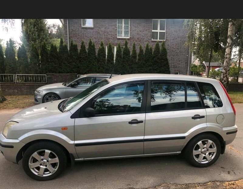 Grau Gebraucht 2004 Ford Fusion Kleinwagen | 1.200 € - Bild 1/4
