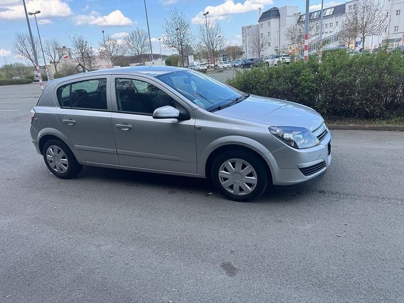 Gebraucht Opel Astra Edition 90 PS (66 kW) 2005 Silber Limousine