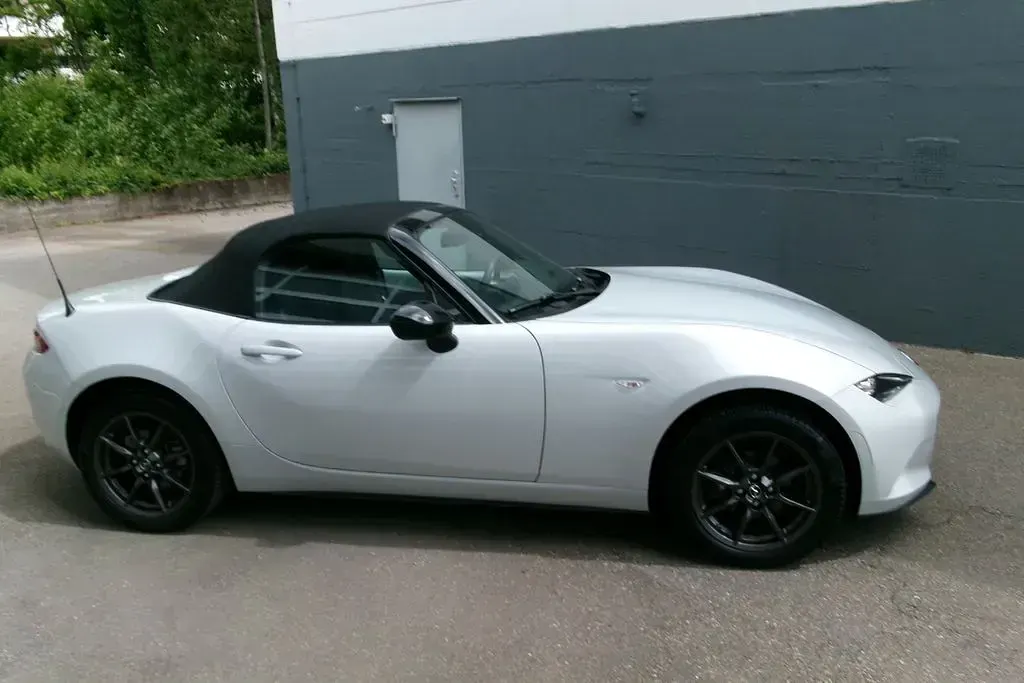 Używany Mazda MX5 Exclusive-Line 131 KM (96 kW) 2018 Biały Kabriolet