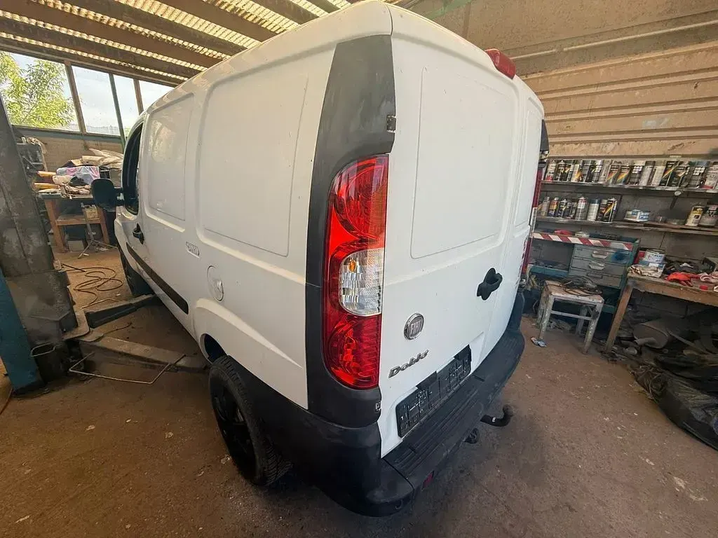 Gebraucht Fiat Doblò 75 PS (55 kW) 2009 Weiß Van / Kleinbus