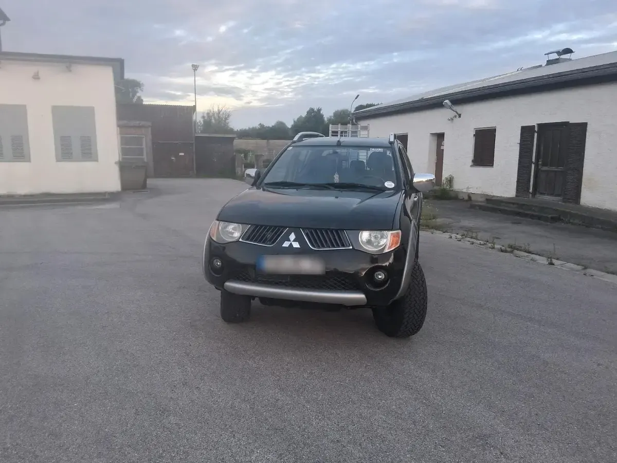 Gebraucht Mitsubishi L200 131 PS (96 kW) 2009 Schwarz Pickup