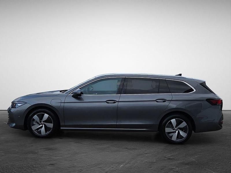 Gebraucht VW Passat Business 204 PS (150 kW) 2025 Grau Kombi