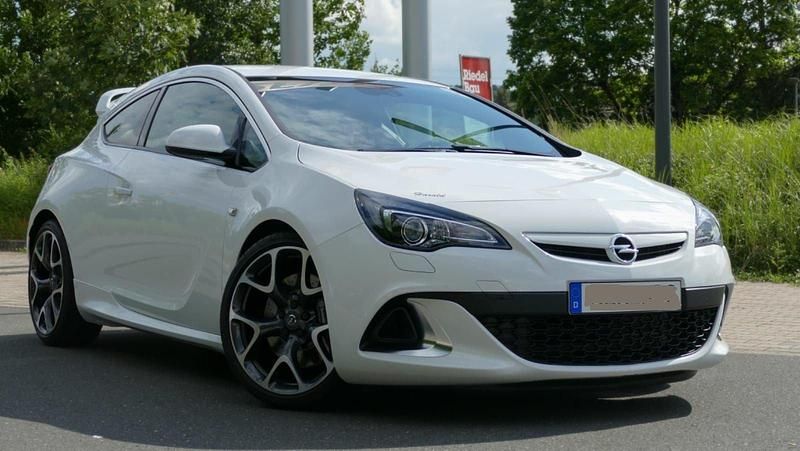Weiß Gebraucht 2018 Opel Astra OPC Coupé | 24.300 € (Teuer) - Bild 1/4