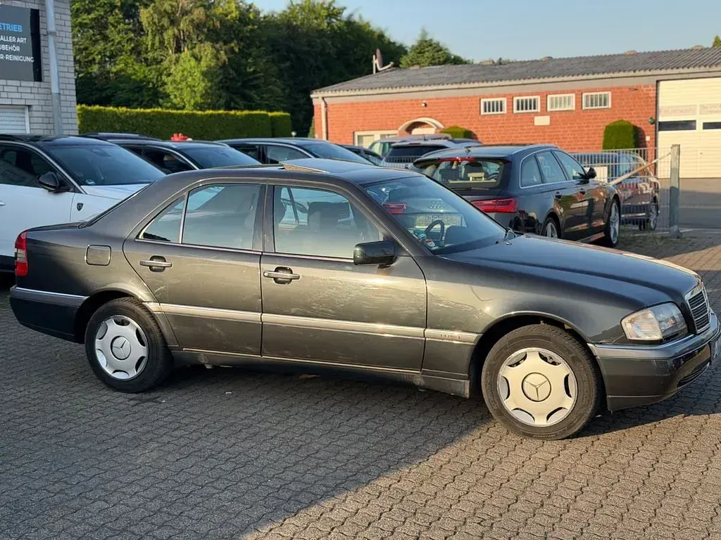 Gebraucht Mercedes C180 Elegance 122 PS (89 kW) 1994 Blau Limousine