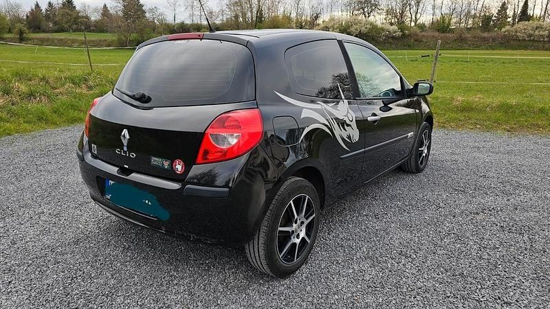 Gebraucht Renault Clio II Rip Curl 75 PS (55 kW) 2009 Schwarz Limousine
